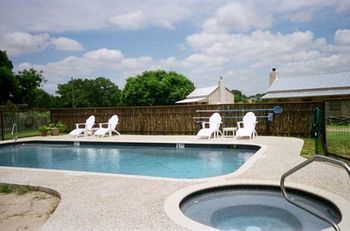 Back Forty Of Fredericksburg Bed & Breakfast Екстериор снимка
